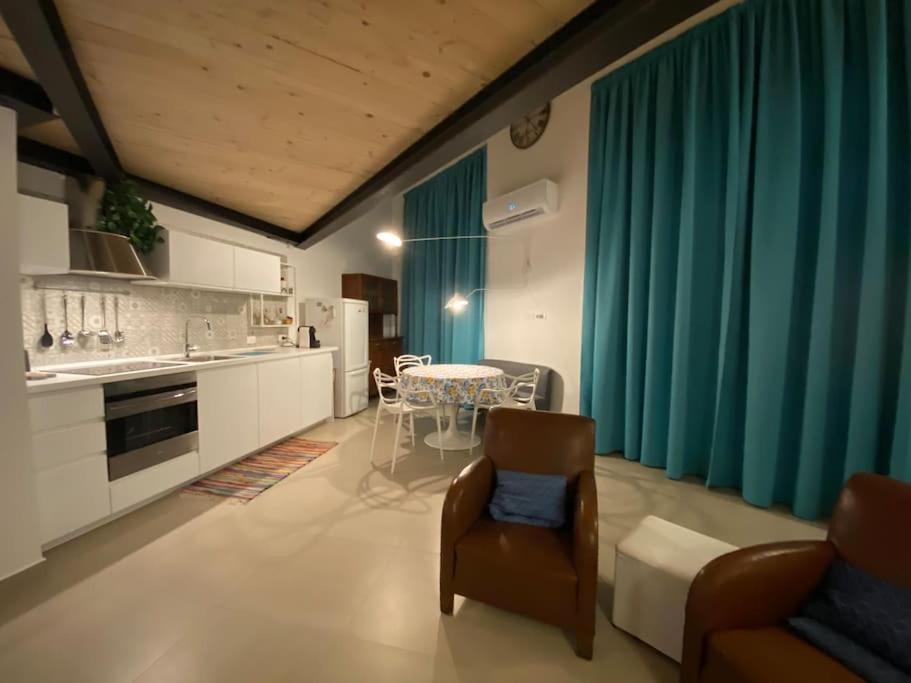 Appartamento Open space city center con terrazzo e due bagni Milano Esterno foto